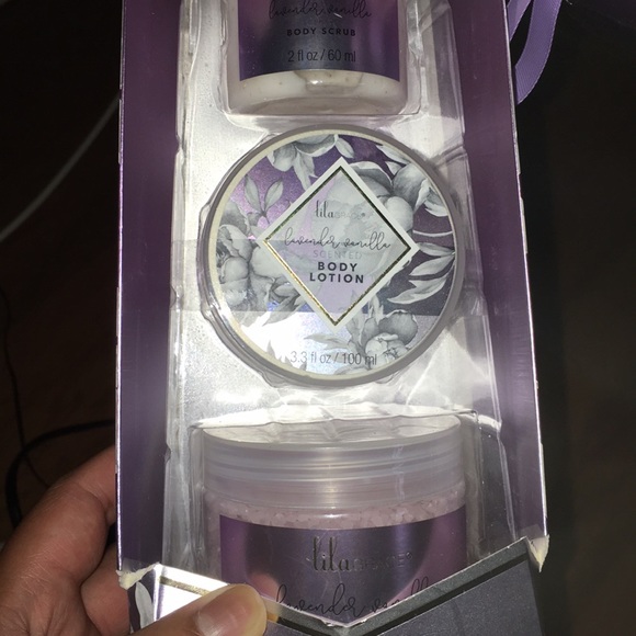 Iam Selling body lotion - Picture 3 of 8